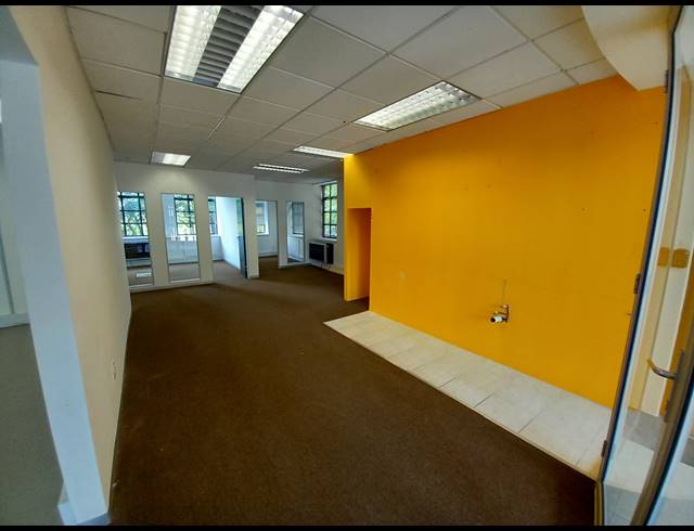 396M² OFFICE TO LET IN LYME PARK